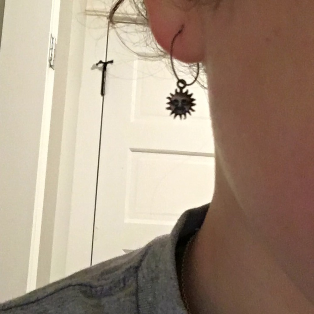Dainty earrings - Picture 2 of 2